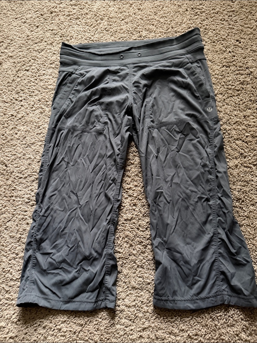 Lululemon size 8, gray capris